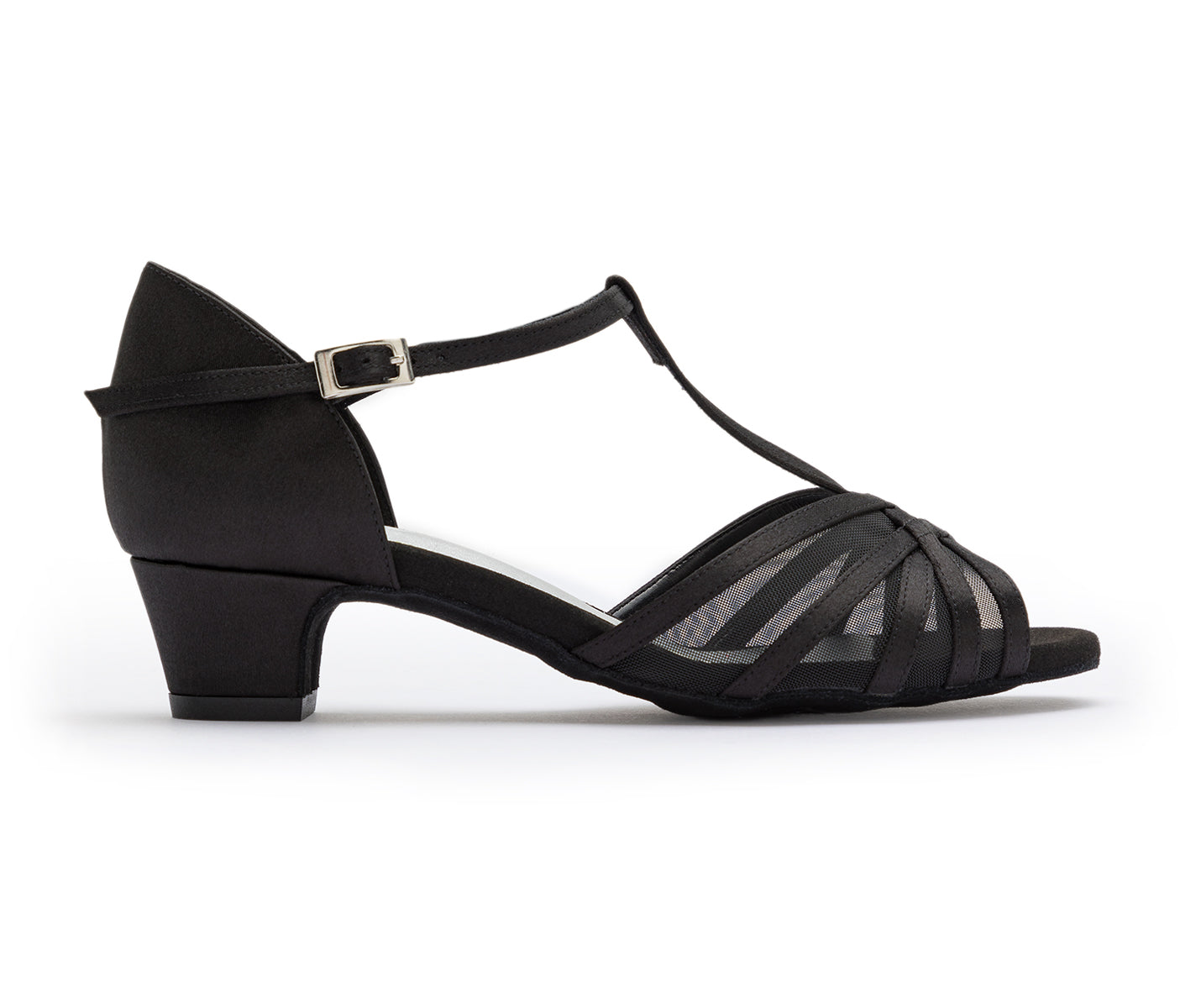 Von der Seite betrachtet: 705 Tanzschuhe in Black Satin von Dancing Queens, niedriger Absatz, Satin-Fesselriemchen, gekreuztes Sohlendesign.